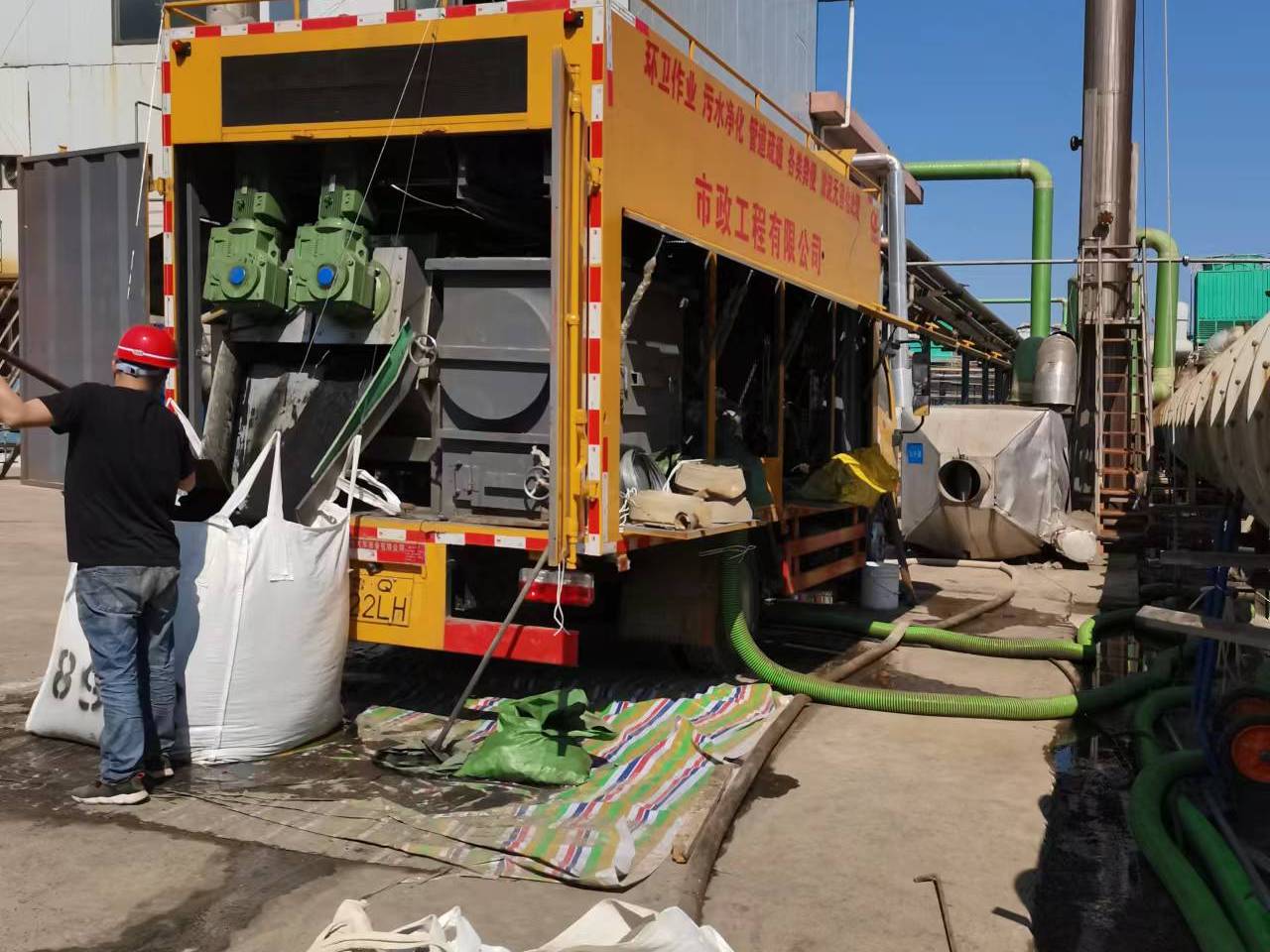 昌宁淤泥压干处理